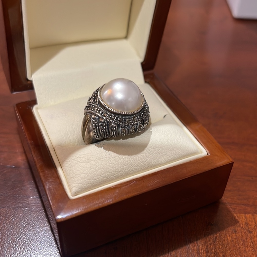 Stunning marcasite and cultured pearl in 925 sterling silver setting